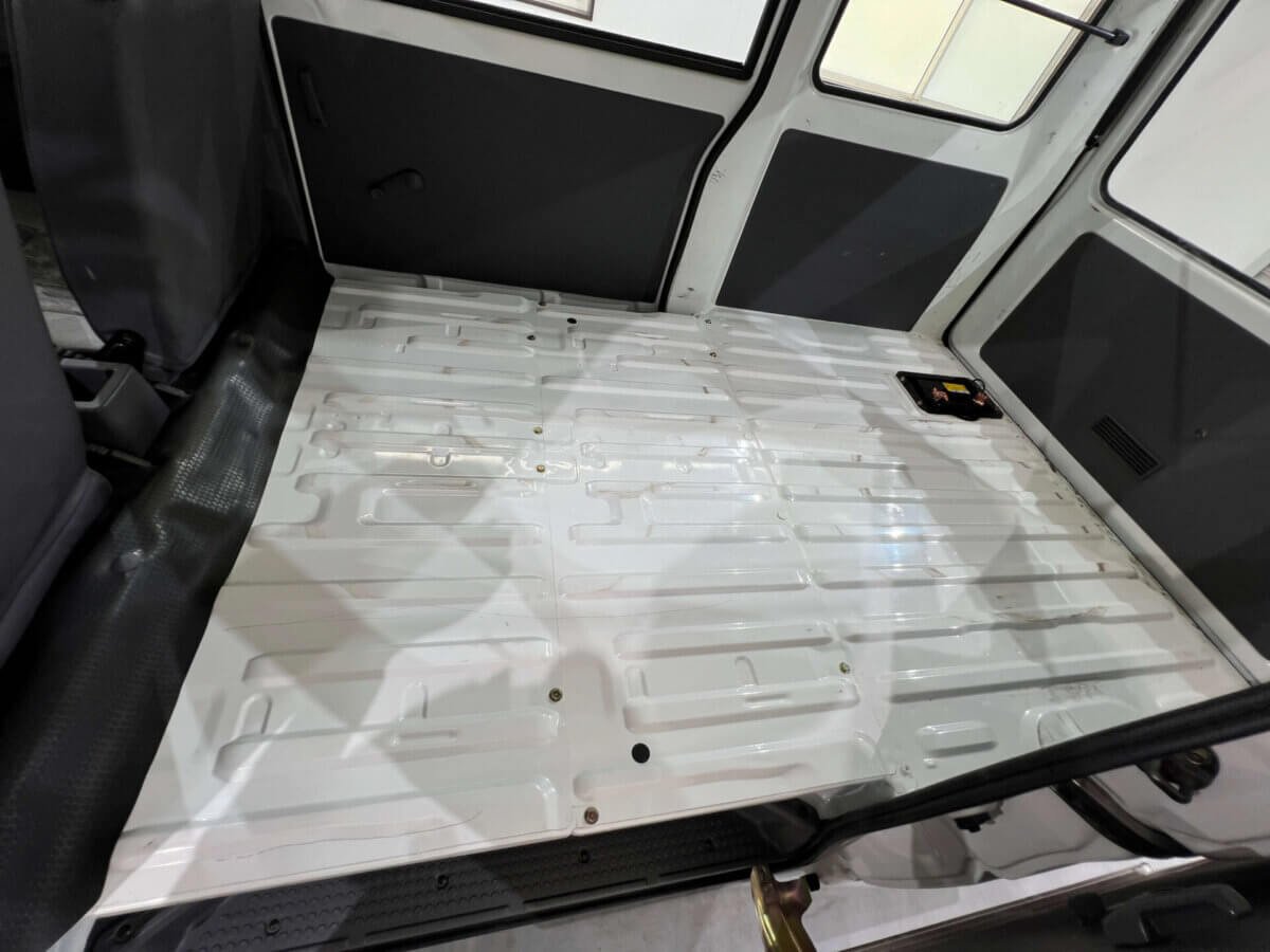 1998 Mitsubishi Minicab JDM car for sale — photo 13 of 25