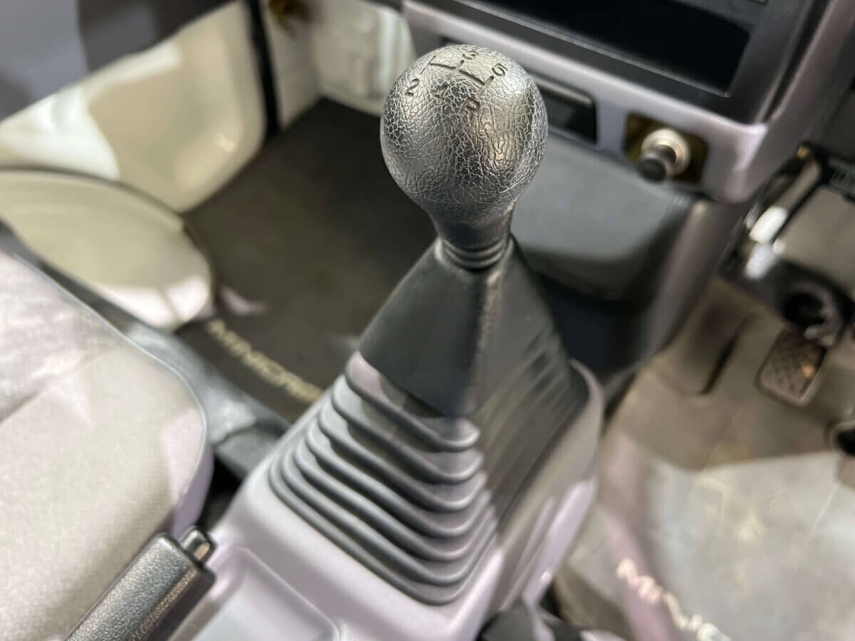 1998 Mitsubishi Minicab JDM car for sale — photo 12 of 25