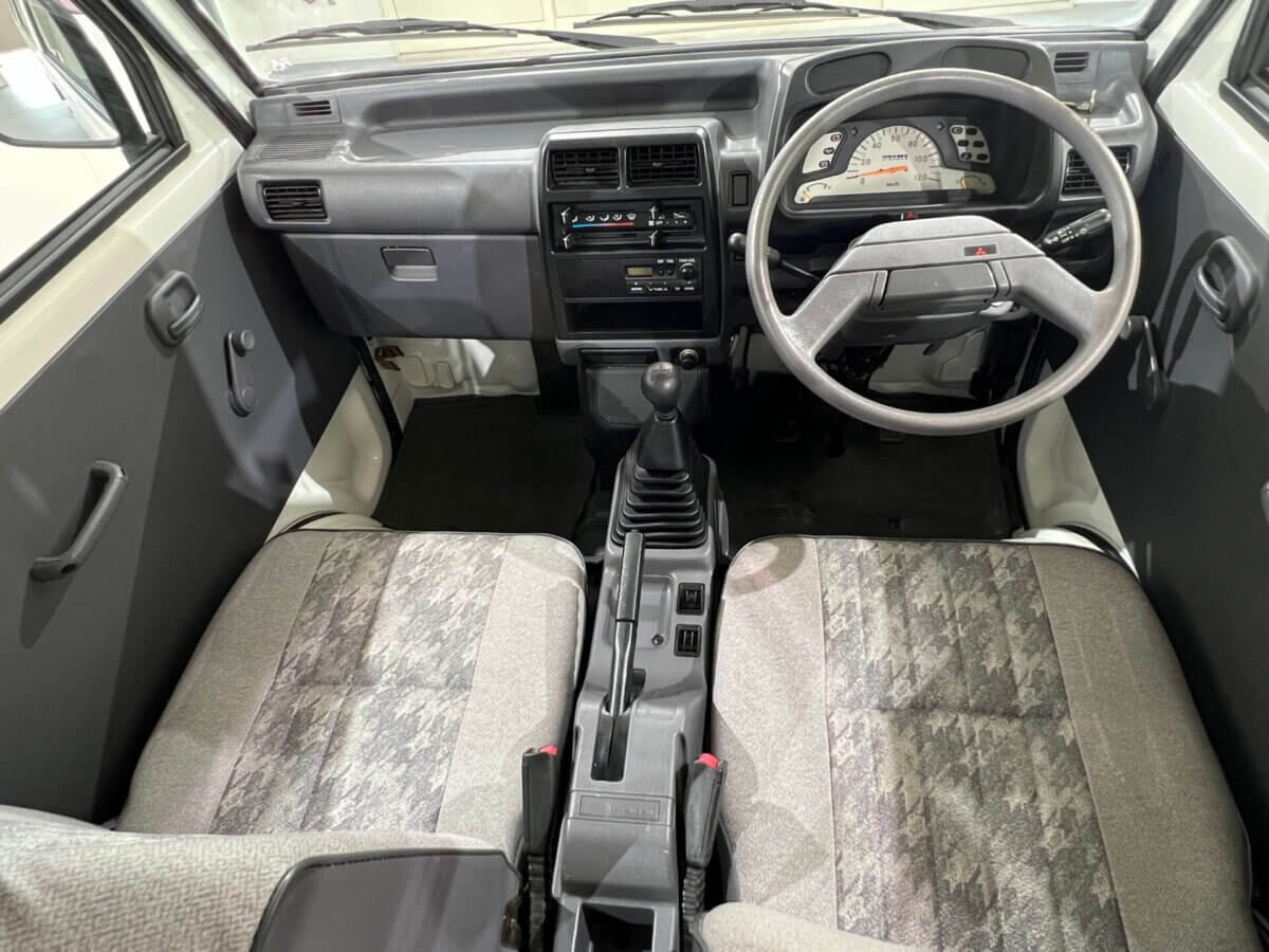 1998 Mitsubishi Minicab JDM car for sale — photo 8 of 25
