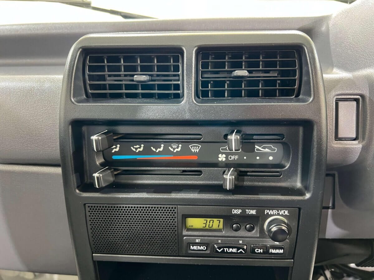 1998 Mitsubishi Minicab JDM car for sale — photo 11 of 25