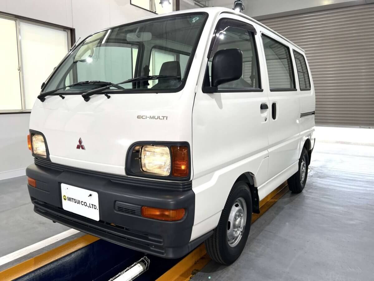 1998 Mitsubishi Minicab JDM car for sale — photo 2 of 25