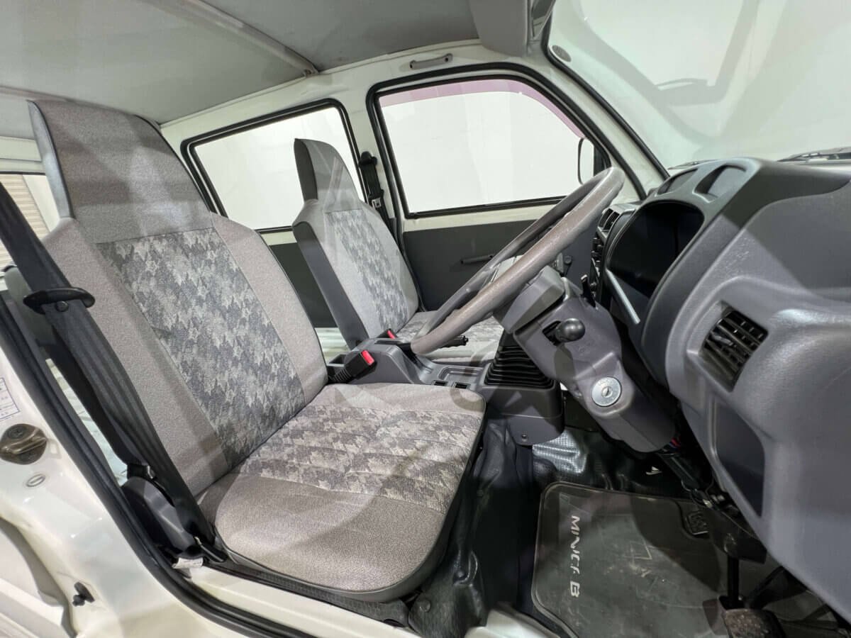 1998 Mitsubishi Minicab JDM car for sale — photo 9 of 25