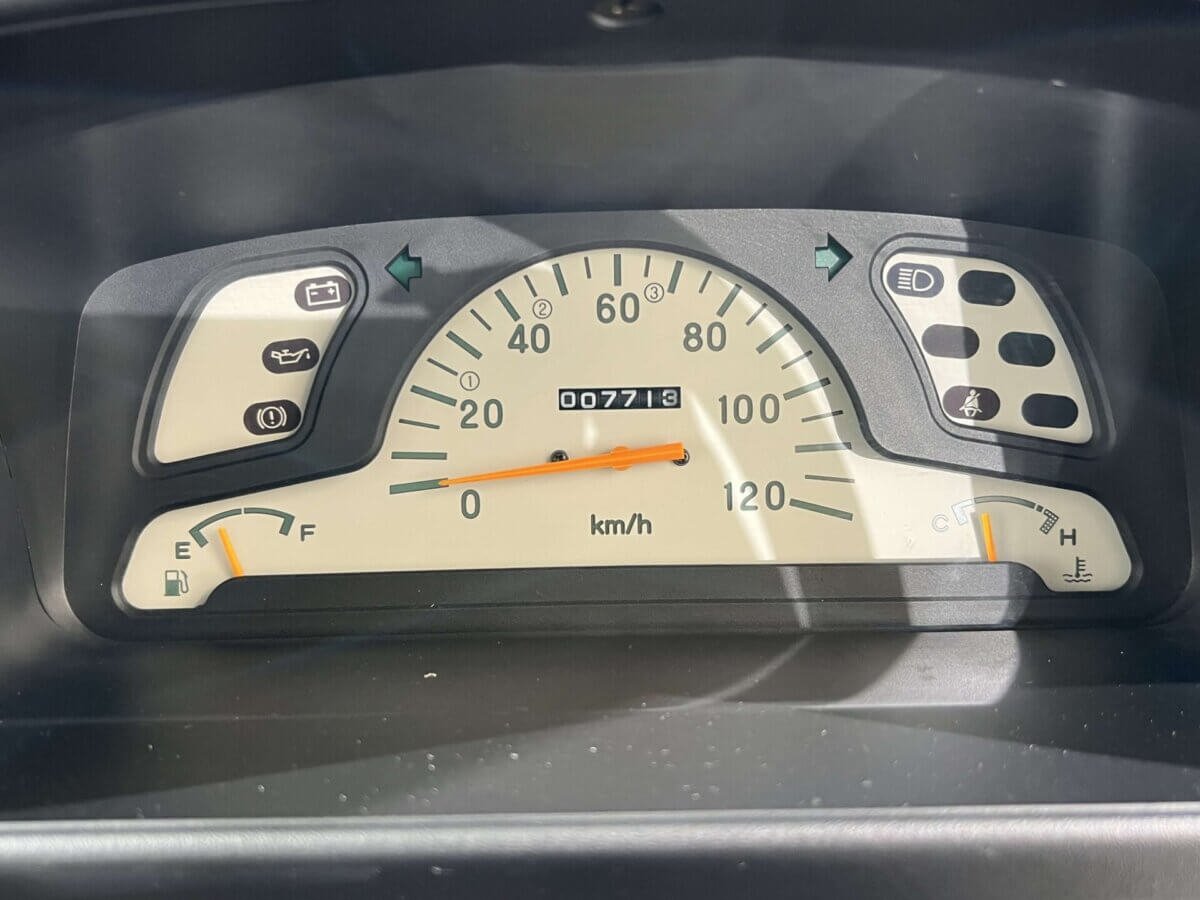1998 Mitsubishi Minicab JDM car for sale — photo 7 of 25