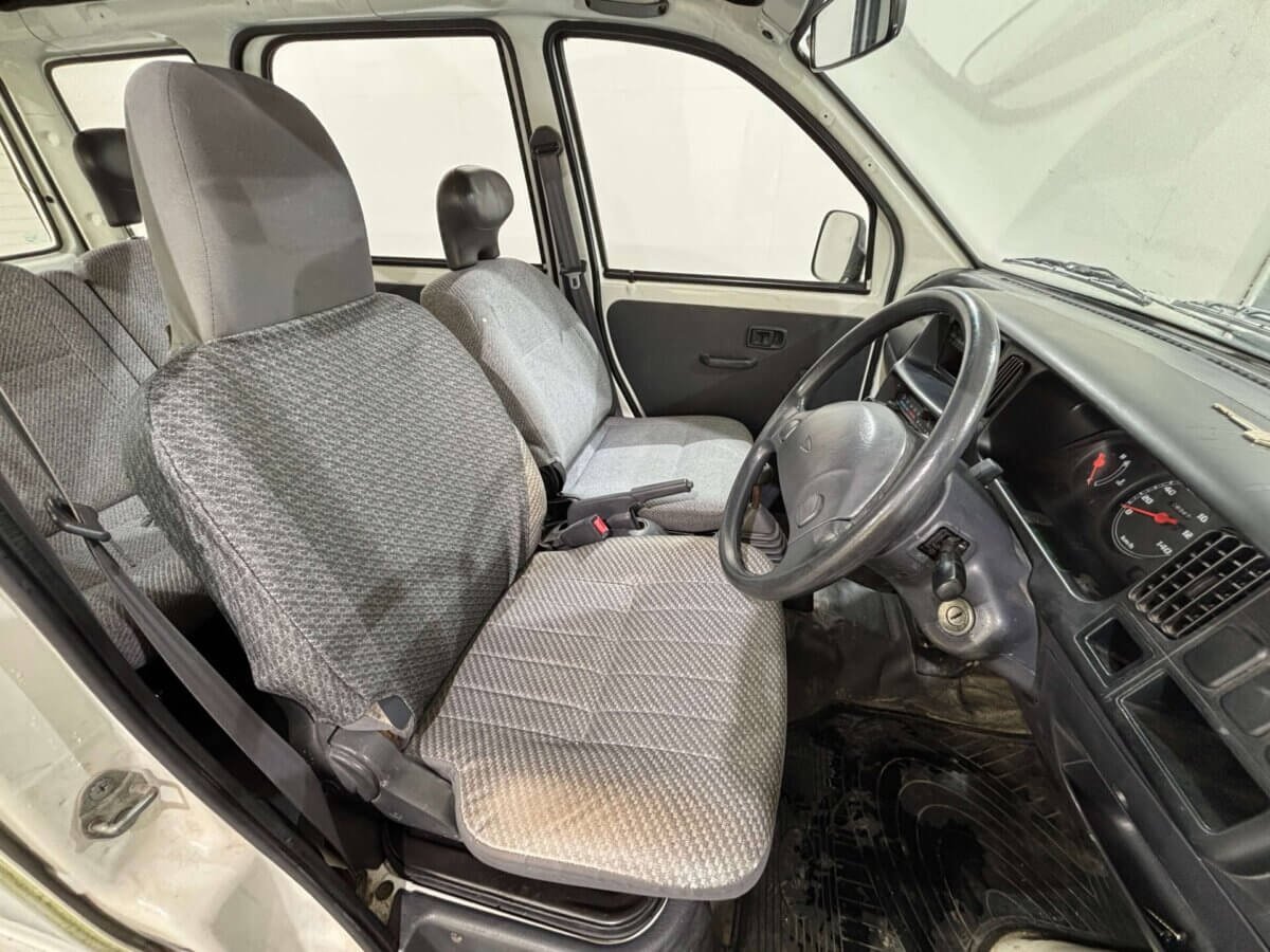 1999 Daihatsu Hijet JDM car for sale — photo 9 of 25