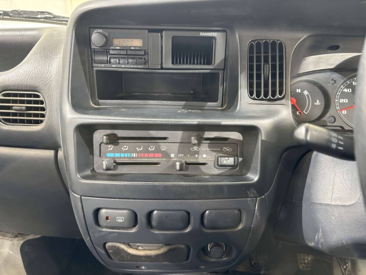 1999 Daihatsu Hijet JDM car for sale — photo 11 of 25