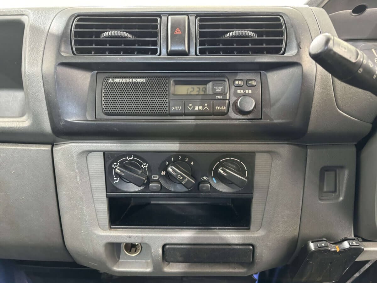 1999 Mitsubishi Minicab JDM car for sale — photo 12 of 25