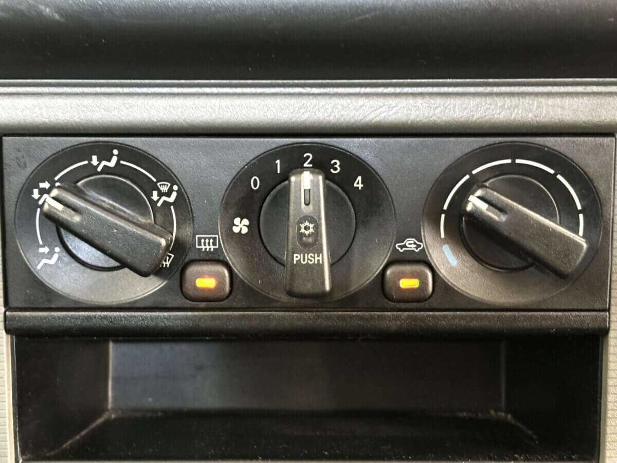 1999 Mitsubishi Minicab JDM car for sale — photo 13 of 25