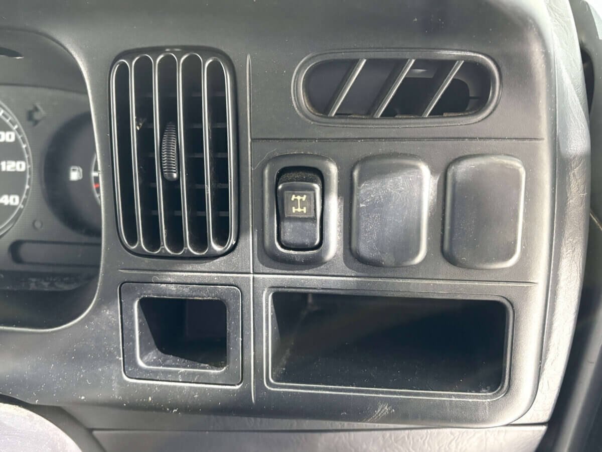 2000 Daihatsu Hijet JDM car for sale — photo 15 of 25