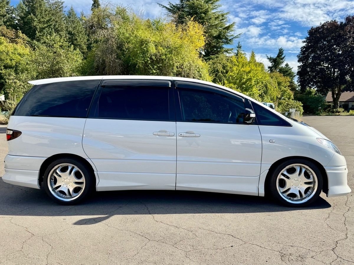 2000 Toyota Estima JDM car for sale — photo 8 of 9