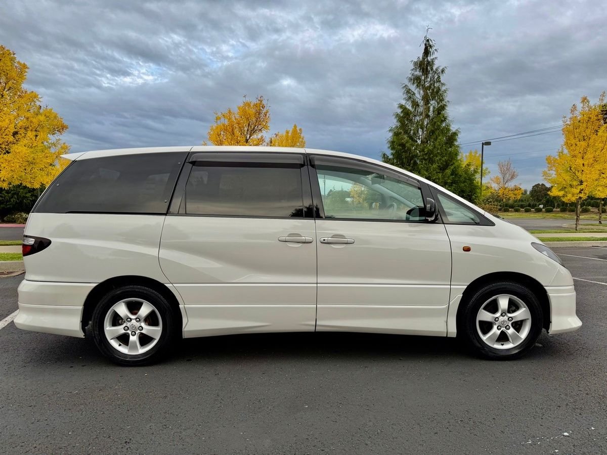 2000 Toyota Estima JDM car for sale — photo 8 of 9