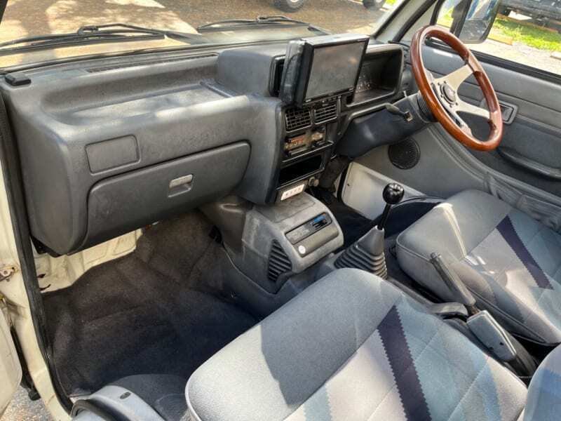 1992 Daihatsu Hijet JDM car for sale — photo 11 of 15