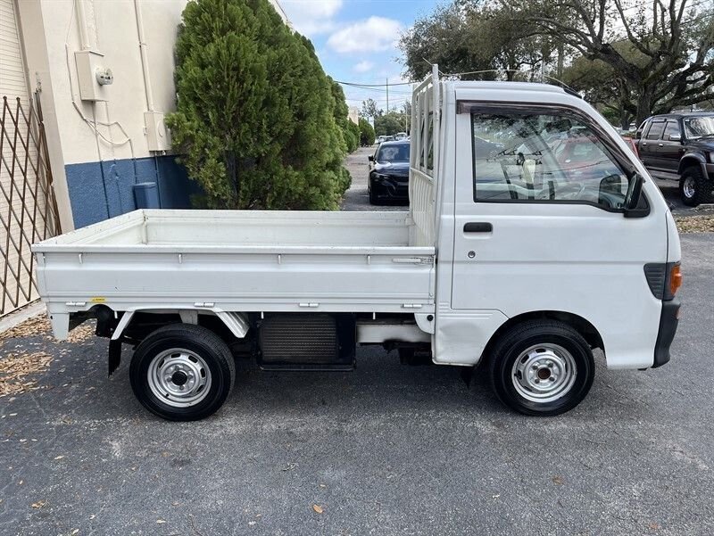 1996 Daihatsu Hijet JDM car for sale — photo 9 of 16