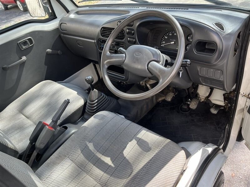 1996 Daihatsu Hijet JDM car for sale — photo 11 of 16