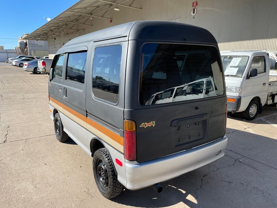 1997 Daihatsu Hijet JDM car for sale — photo 2 of 17