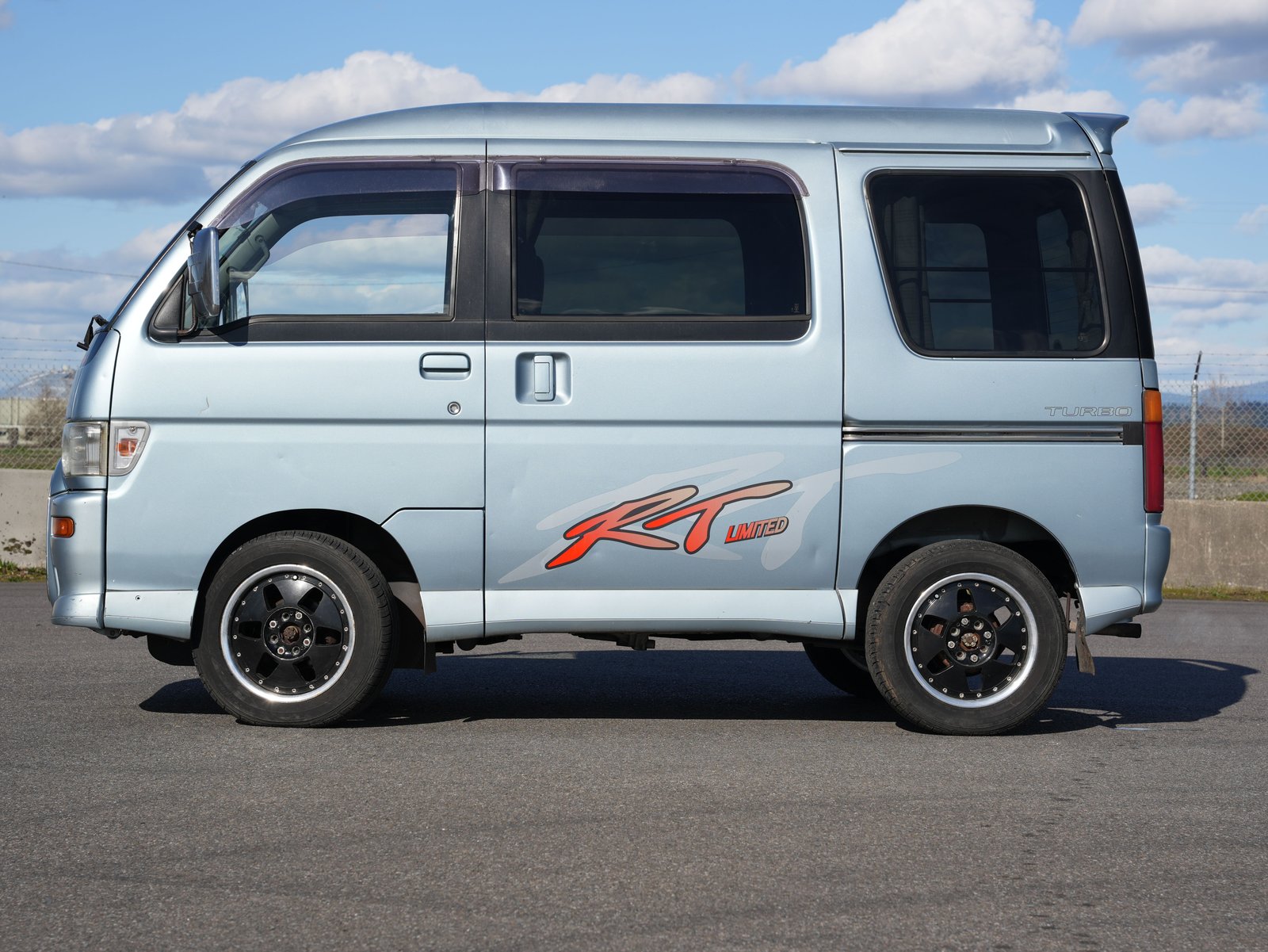 1998 Daihatsu Atrai JDM car for sale — photo 7 of 25