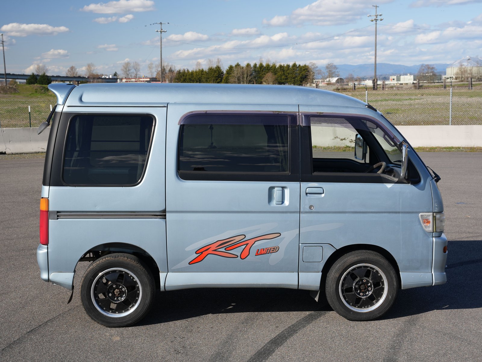 1998 Daihatsu Atrai JDM car for sale — photo 15 of 25