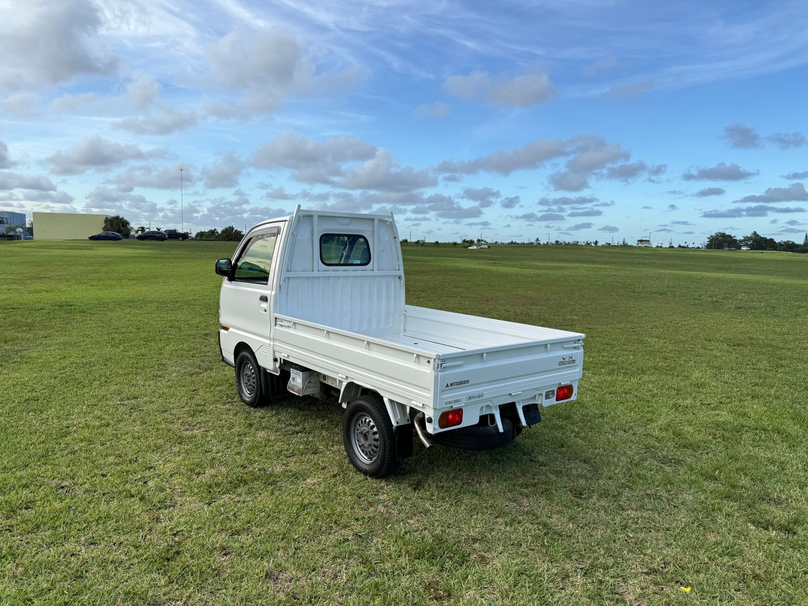 1998 Mitsubishi Minicab JDM car for sale — photo 6 of 25
