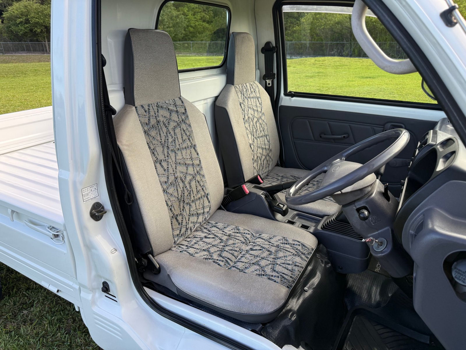1998 Mitsubishi Minicab JDM car for sale — photo 14 of 25