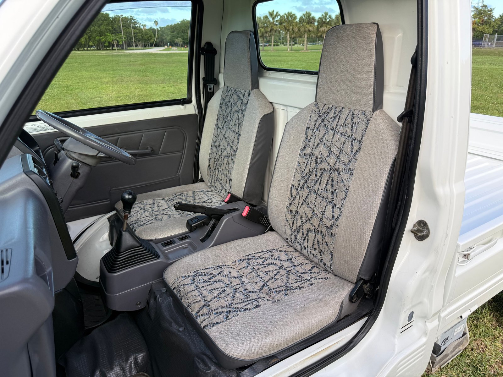 1998 Mitsubishi Minicab JDM car for sale — photo 19 of 25