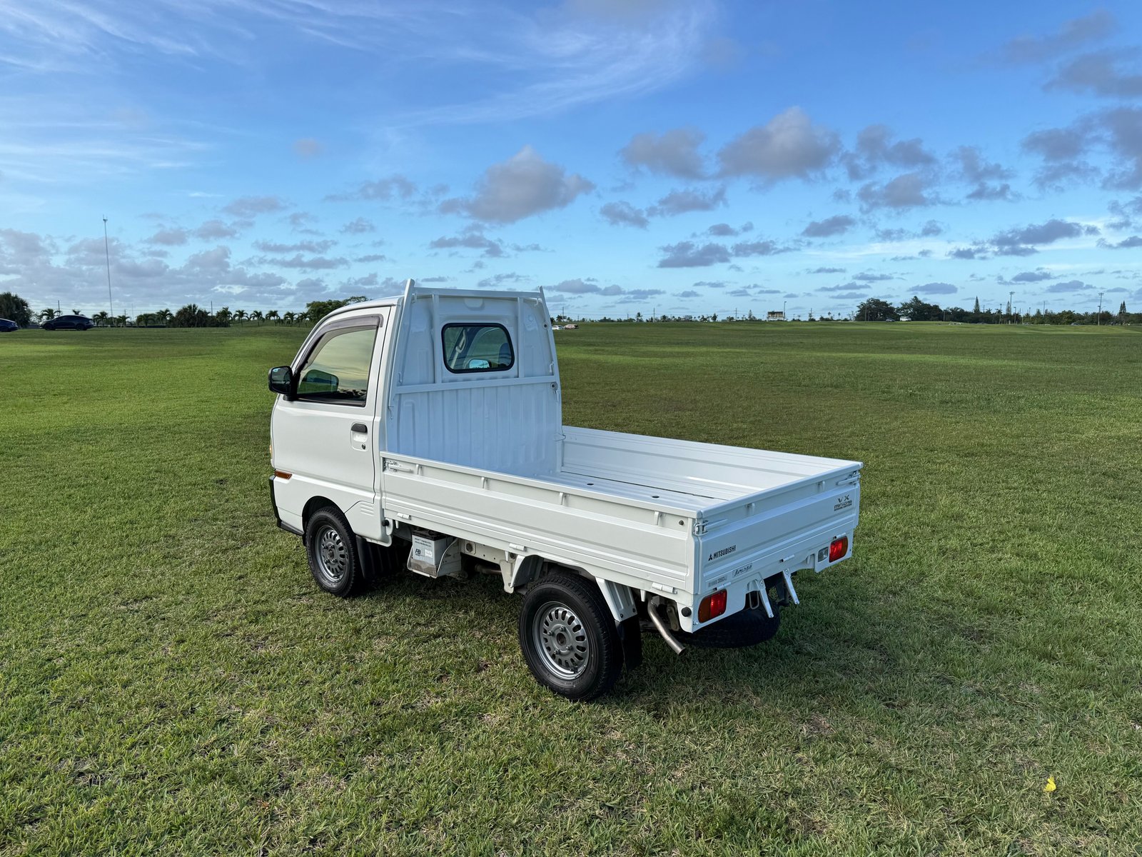 1998 Mitsubishi Minicab JDM car for sale — photo 7 of 25