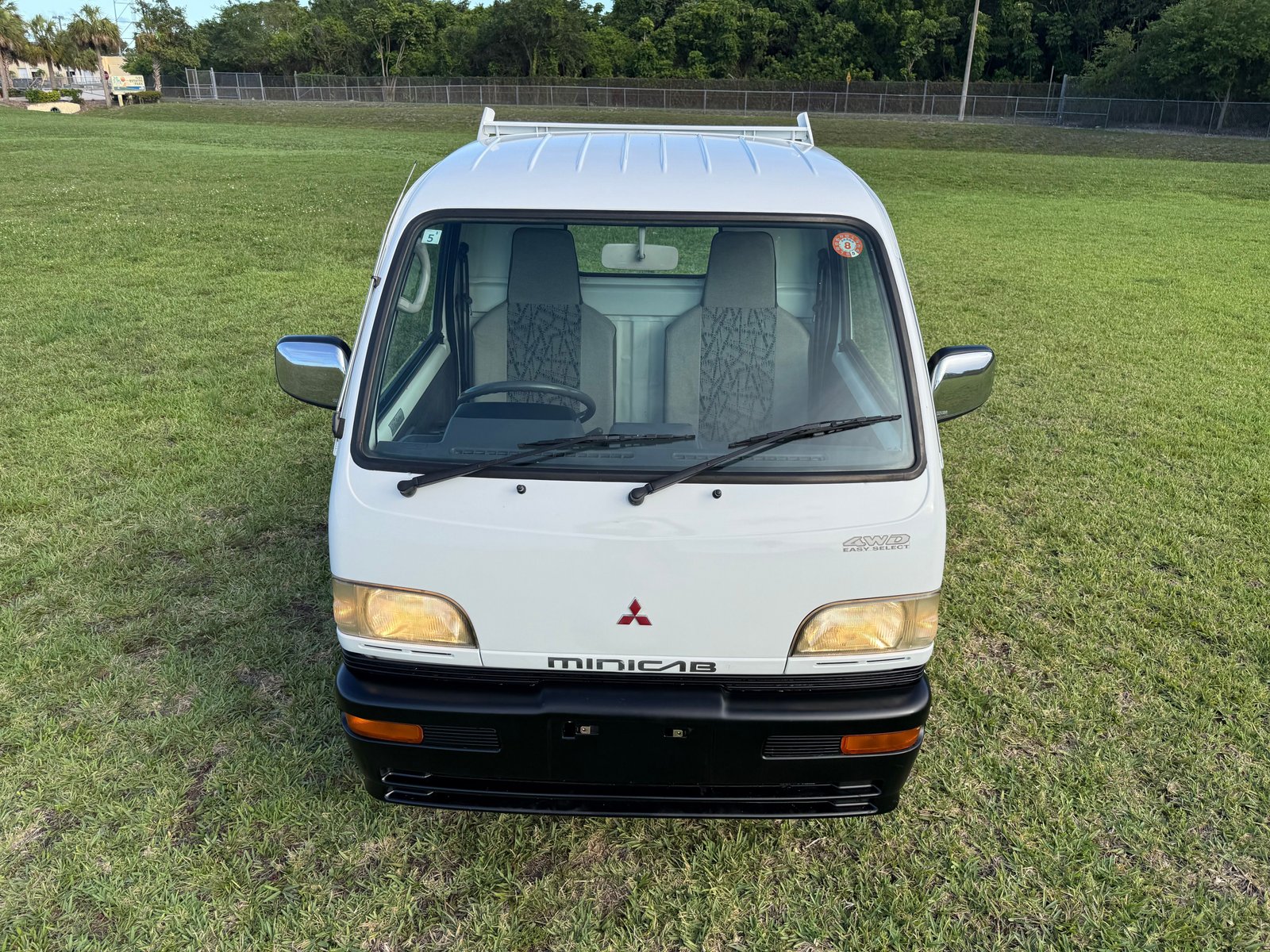 1998 Mitsubishi Minicab JDM car for sale — photo 4 of 25