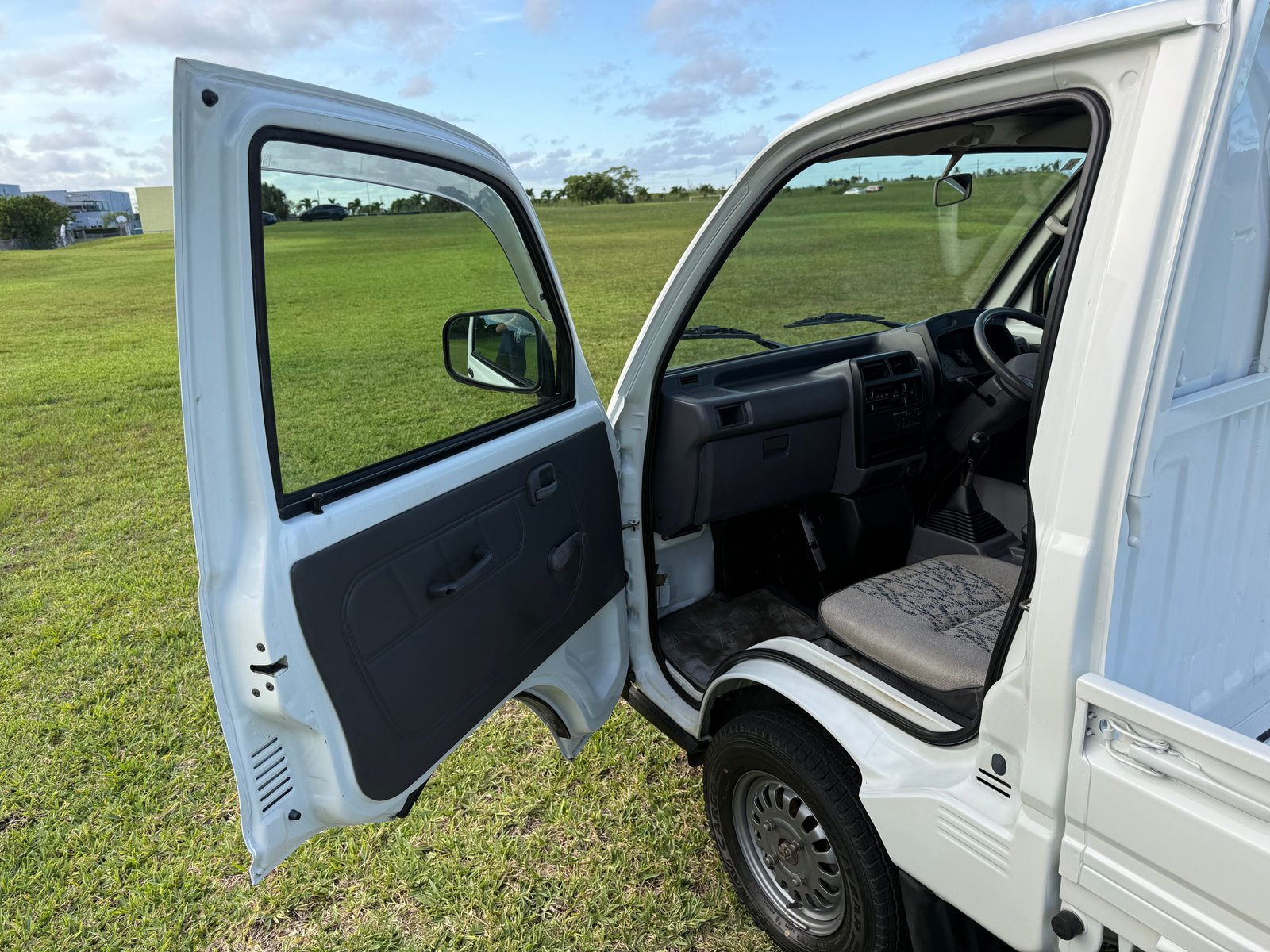 1998 Mitsubishi Minicab JDM car for sale — photo 20 of 25