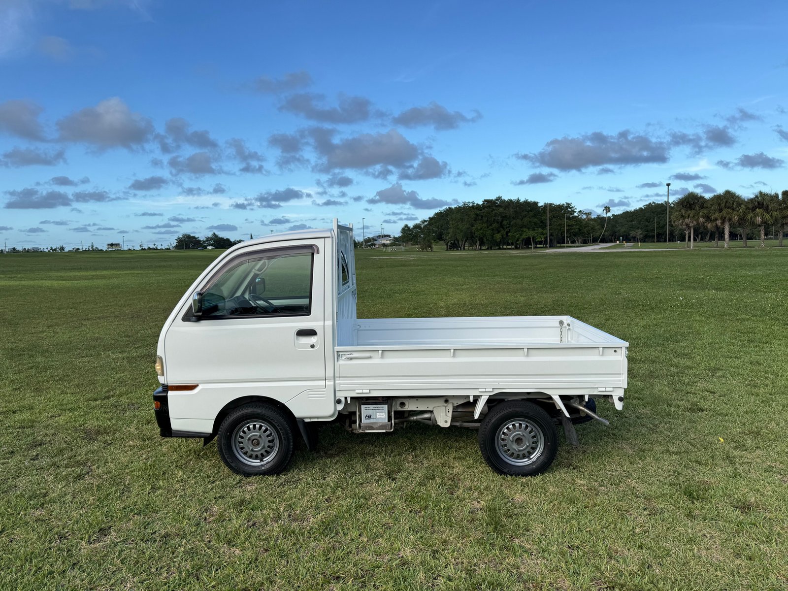 1998 Mitsubishi Minicab JDM car for sale — photo 8 of 25