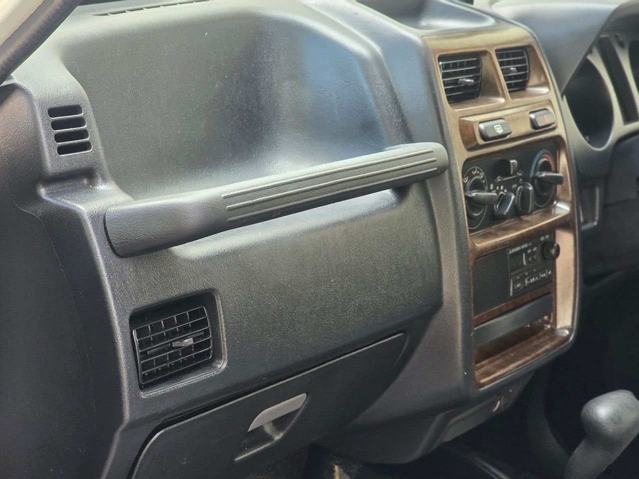1998 Mitsubishi Pajero JDM car for sale — photo 15 of 25