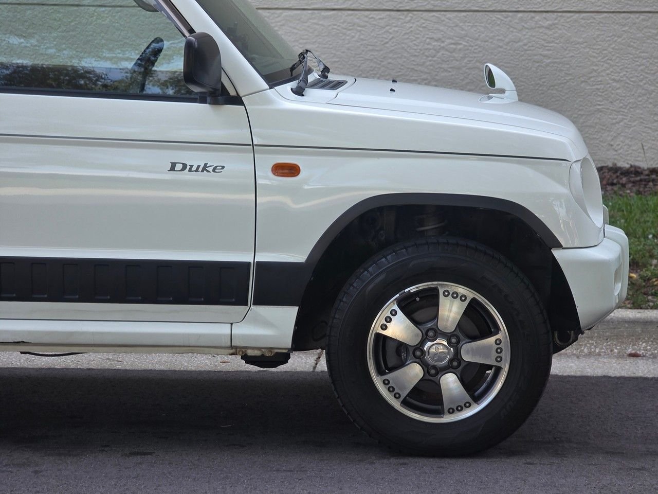 1998 Mitsubishi Pajero JDM car for sale — photo 3 of 25
