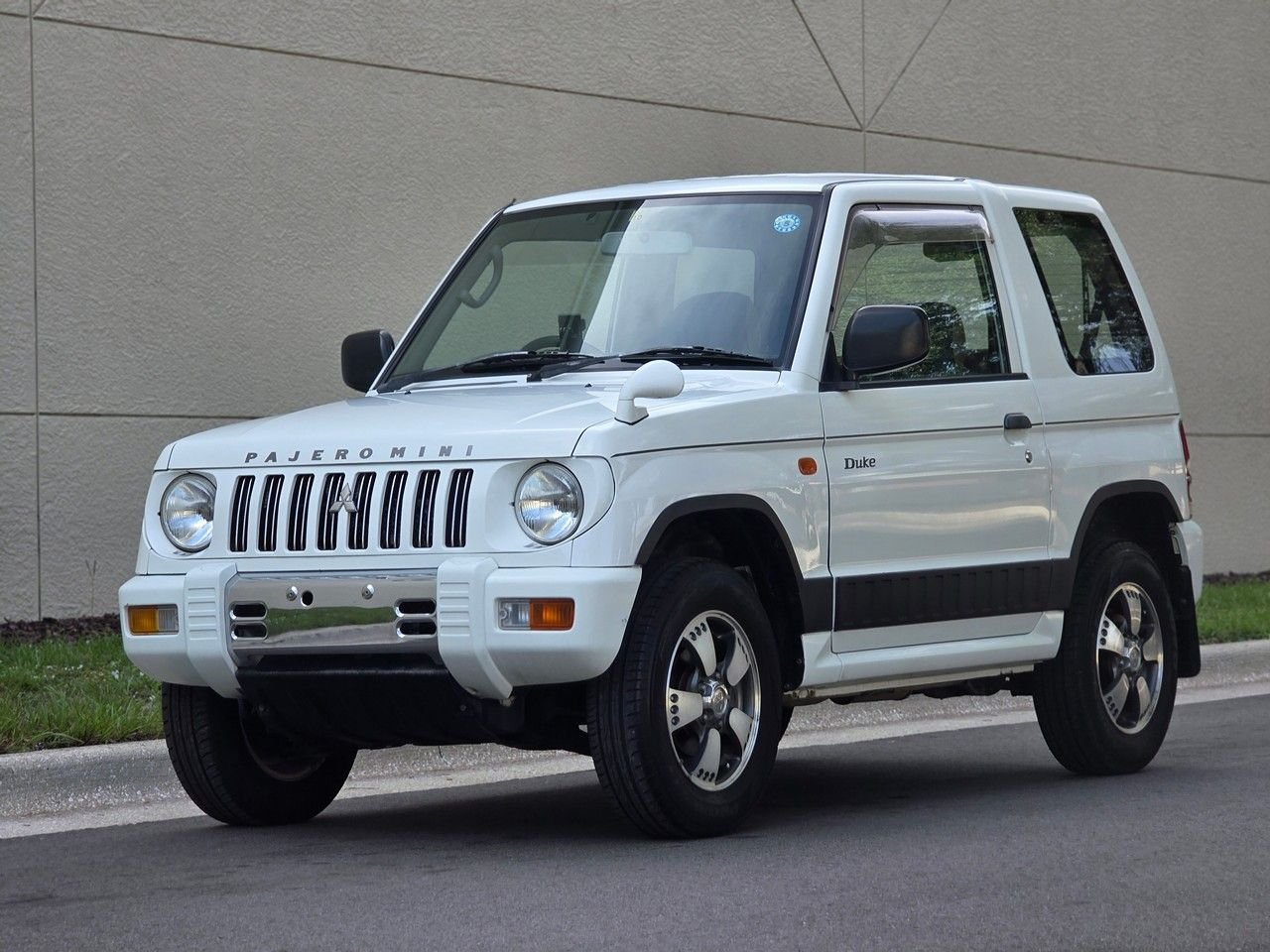 1998 Mitsubishi Pajero JDM car for sale — photo 12 of 25