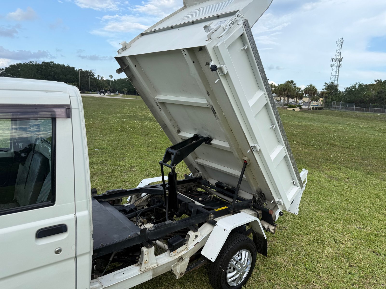 1999 Daihatsu Hijet JDM car for sale — photo 9 of 25