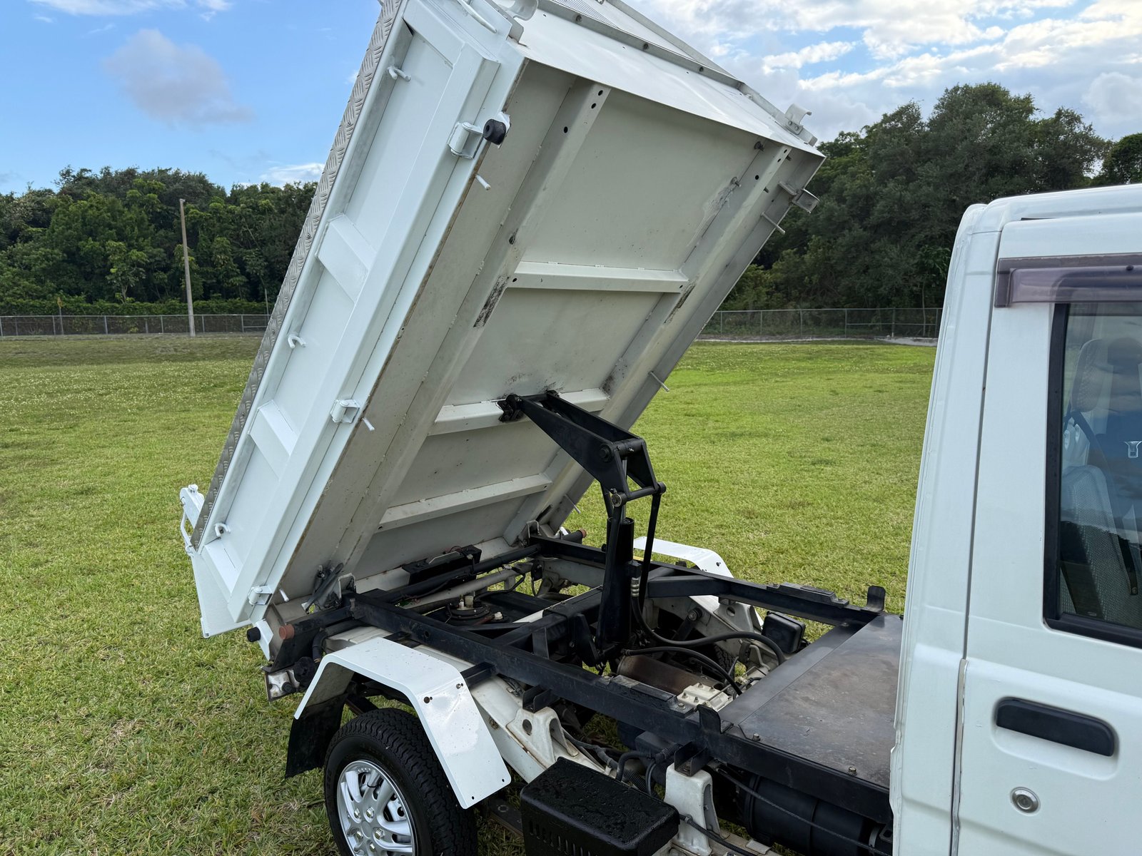 1999 Daihatsu Hijet JDM car for sale — photo 8 of 25
