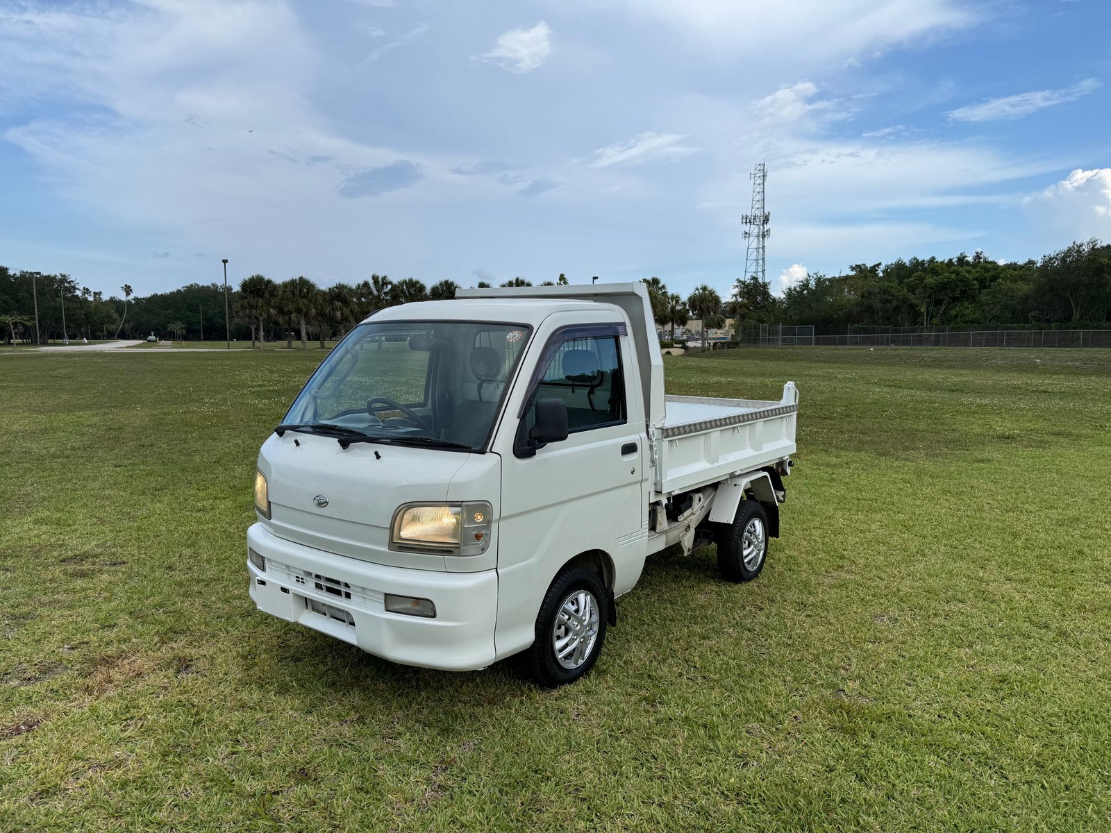 1999 Daihatsu Hijet JDM car for sale — photo 18 of 25