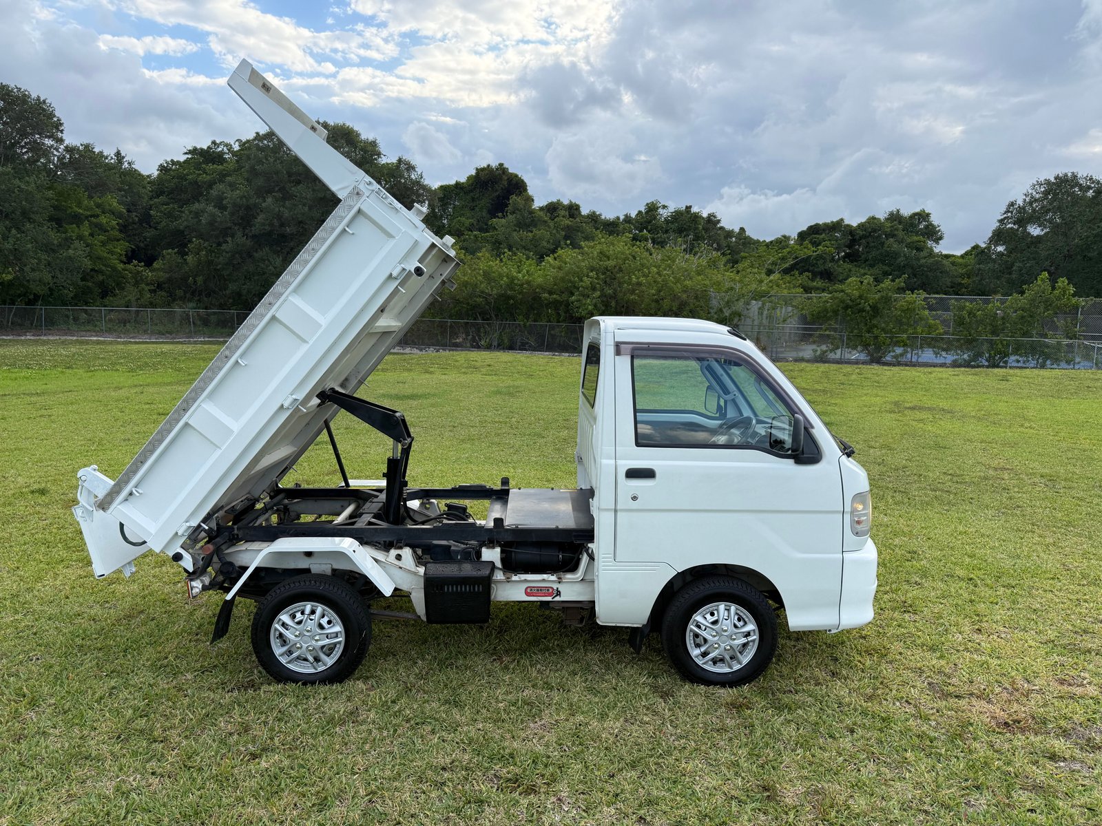 1999 Daihatsu Hijet JDM car for sale — photo 7 of 25