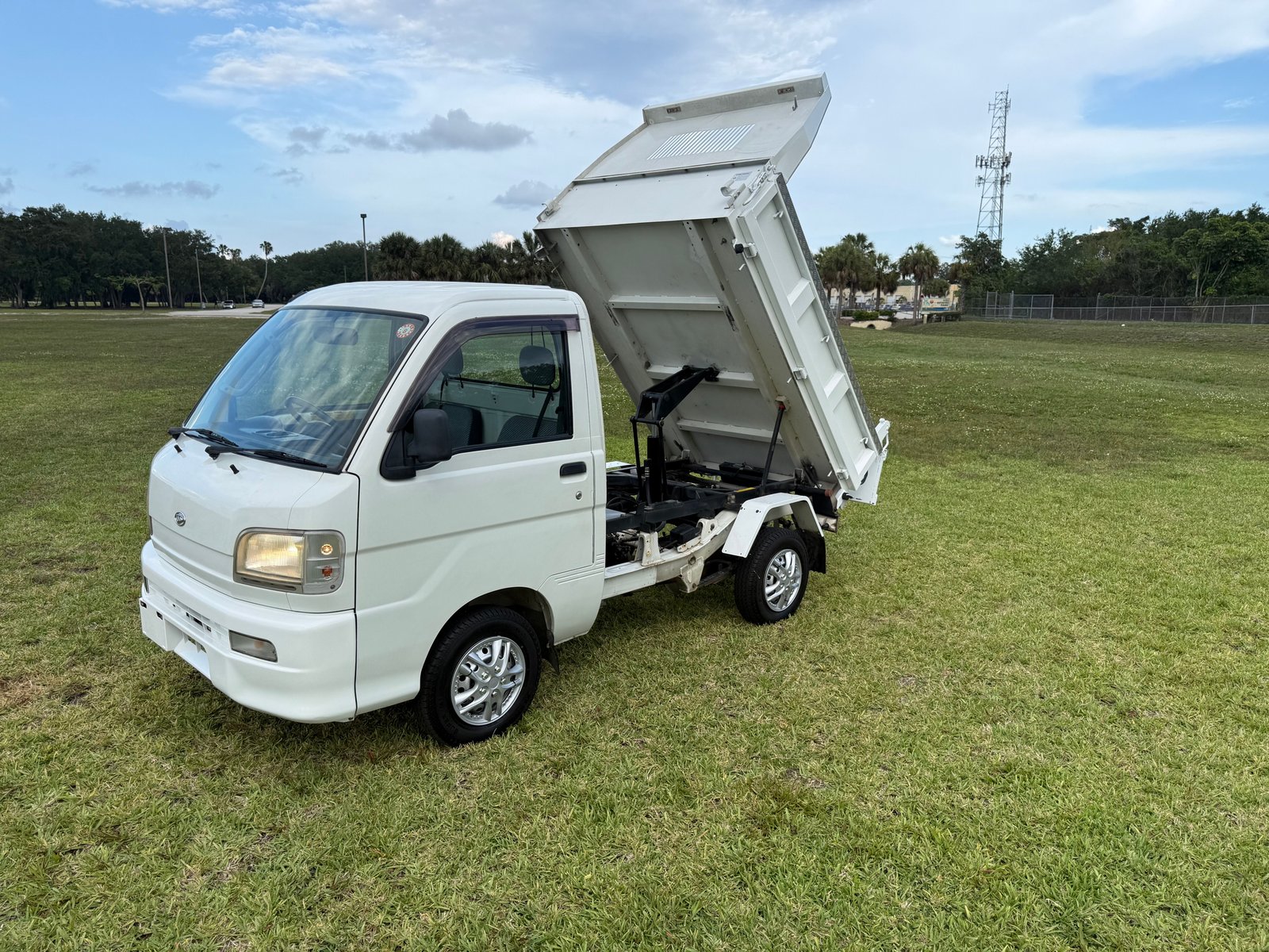1999 Daihatsu Hijet JDM car for sale — photo 2 of 25
