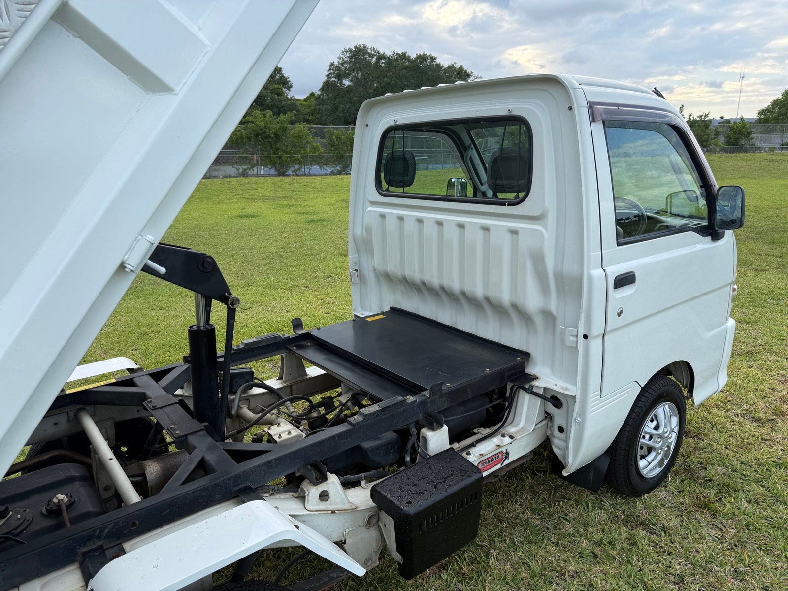 1999 Daihatsu Hijet JDM car for sale — photo 10 of 25