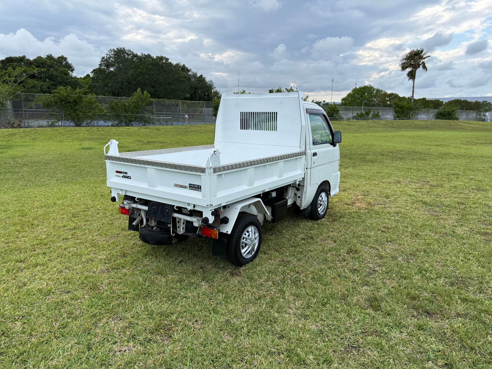 1999 Daihatsu Hijet JDM car for sale — photo 21 of 25