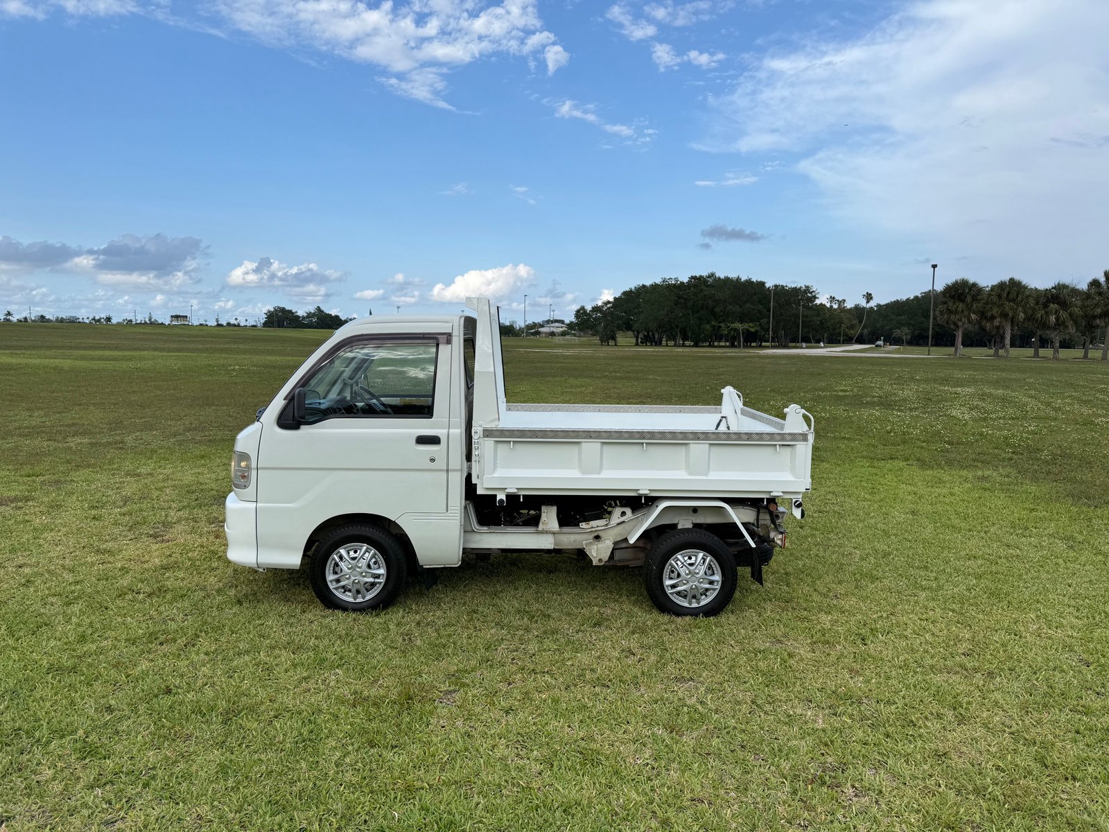 1999 Daihatsu Hijet JDM car for sale — photo 22 of 25