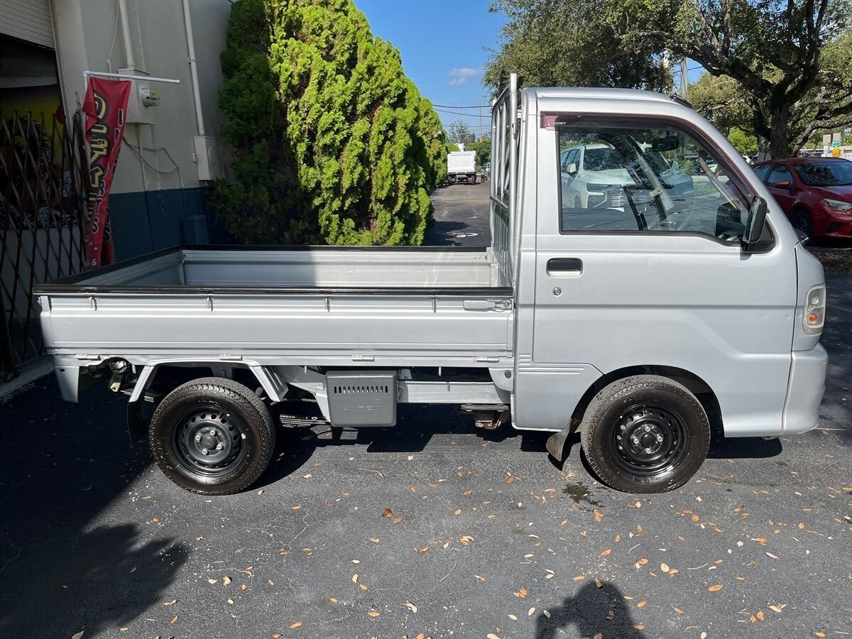 1999 Daihatsu Hijet JDM car for sale — photo 9 of 16