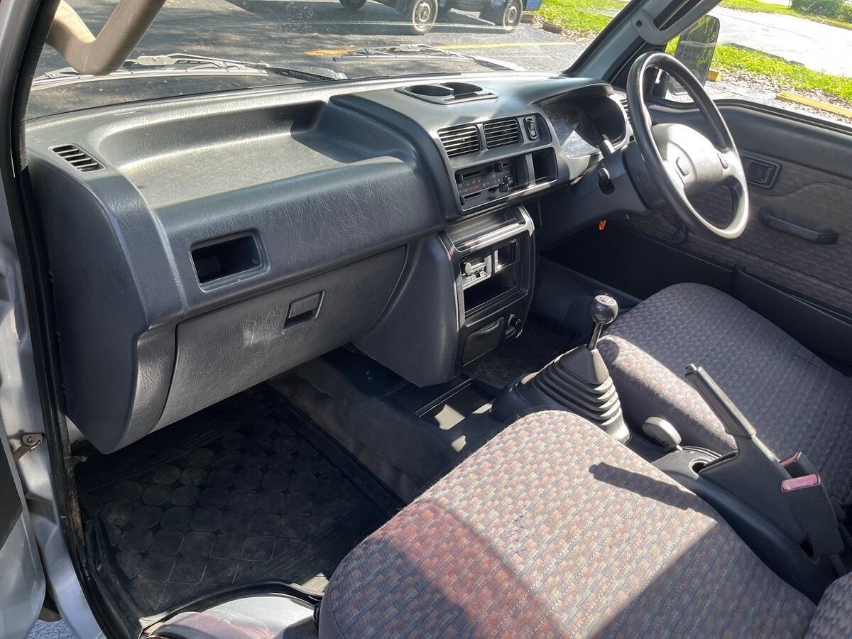 1999 Daihatsu Hijet JDM car for sale — photo 13 of 16