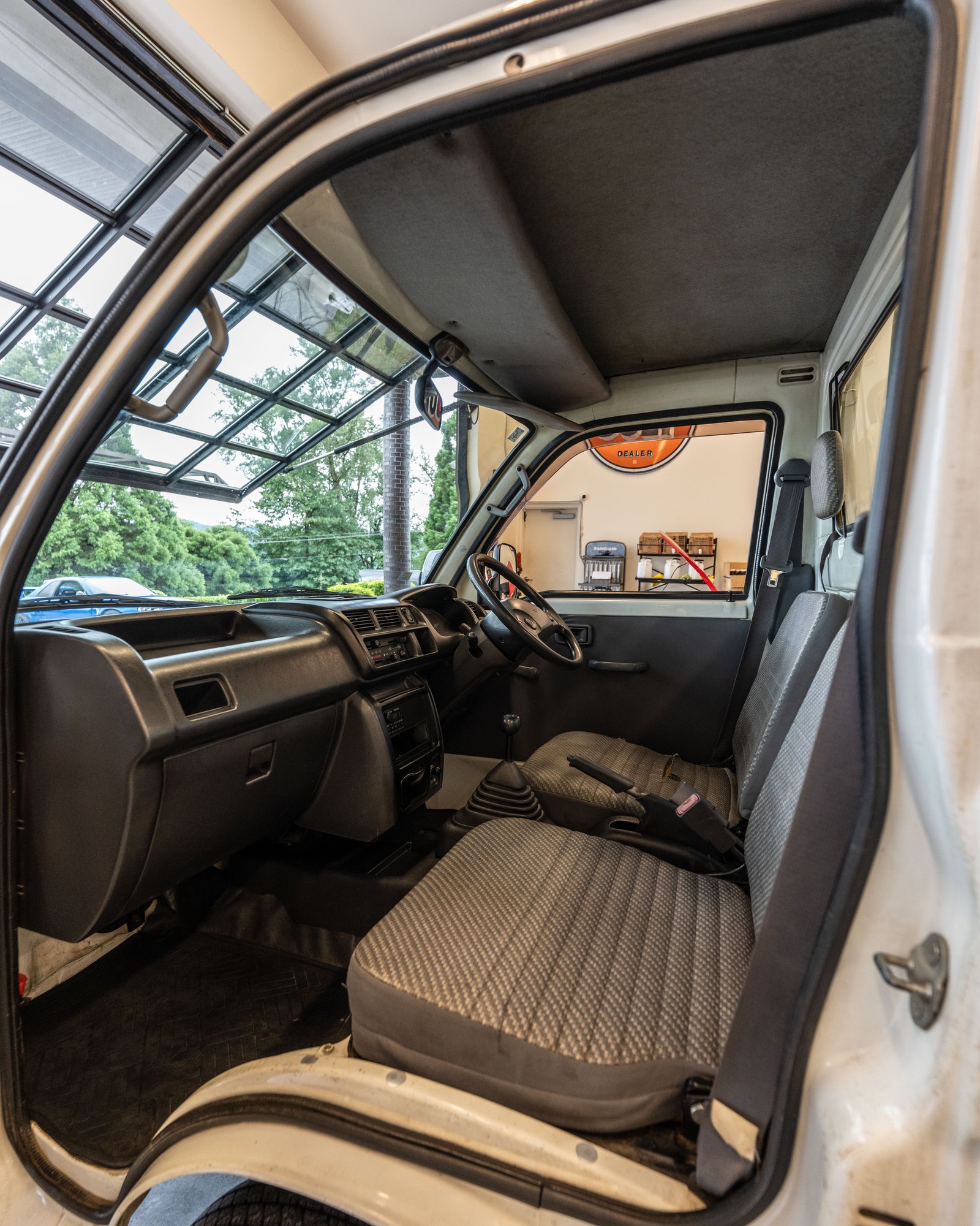 2000 Daihatsu Hijet JDM car for sale — photo 11 of 16