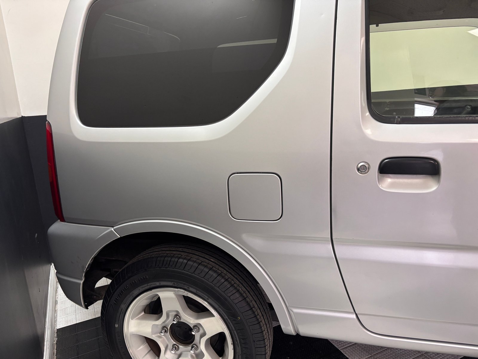 2000 Suzuki Jimny JDM car for sale — photo 12 of 25
