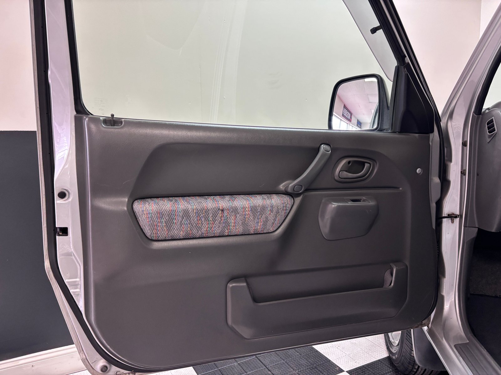2000 Suzuki Jimny JDM car for sale — photo 18 of 25