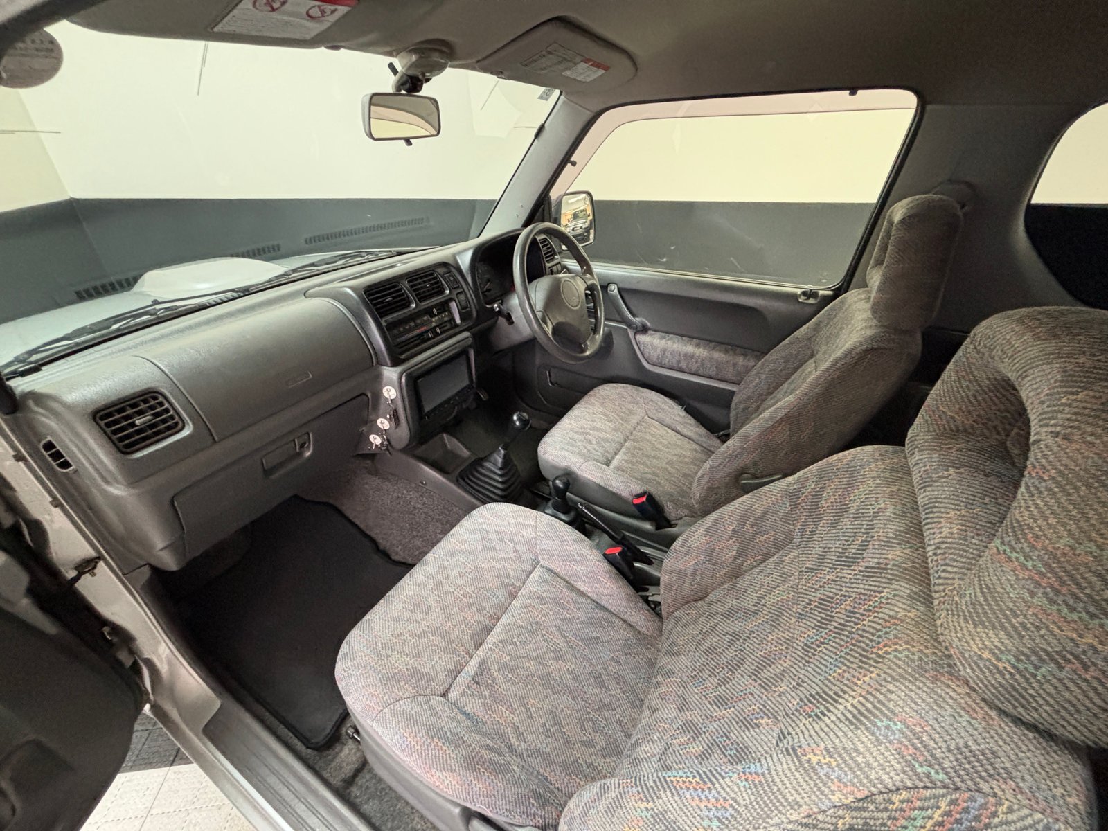 2000 Suzuki Jimny JDM car for sale — photo 20 of 25