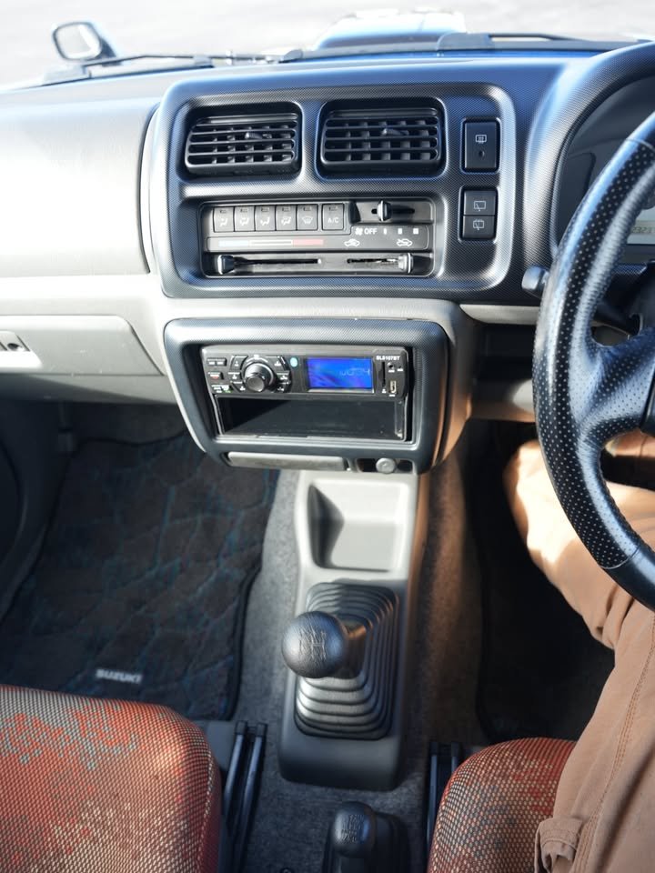 2000 Suzuki Jimny JDM car for sale — photo 14 of 15