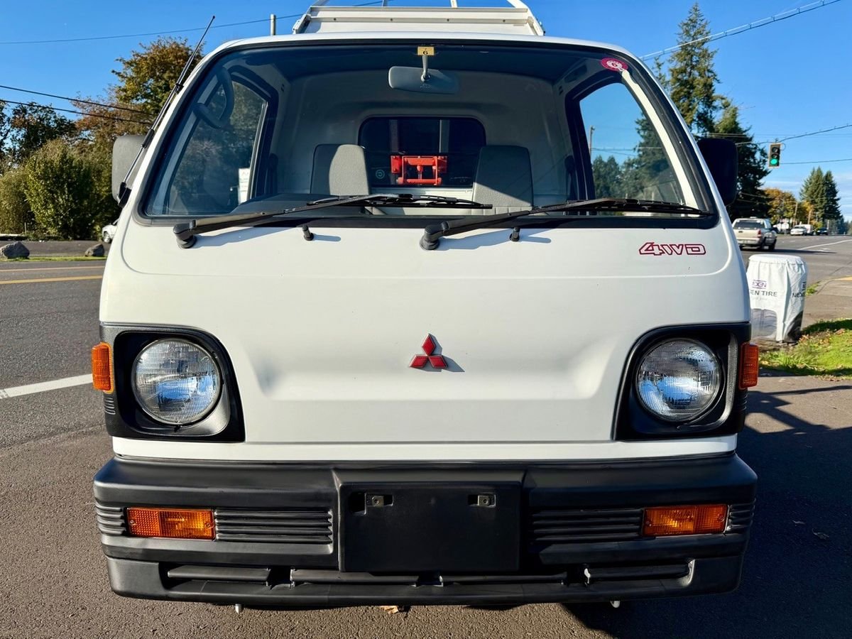 1991 Mitsubishi Minicab JDM car for sale — photo 3 of 9