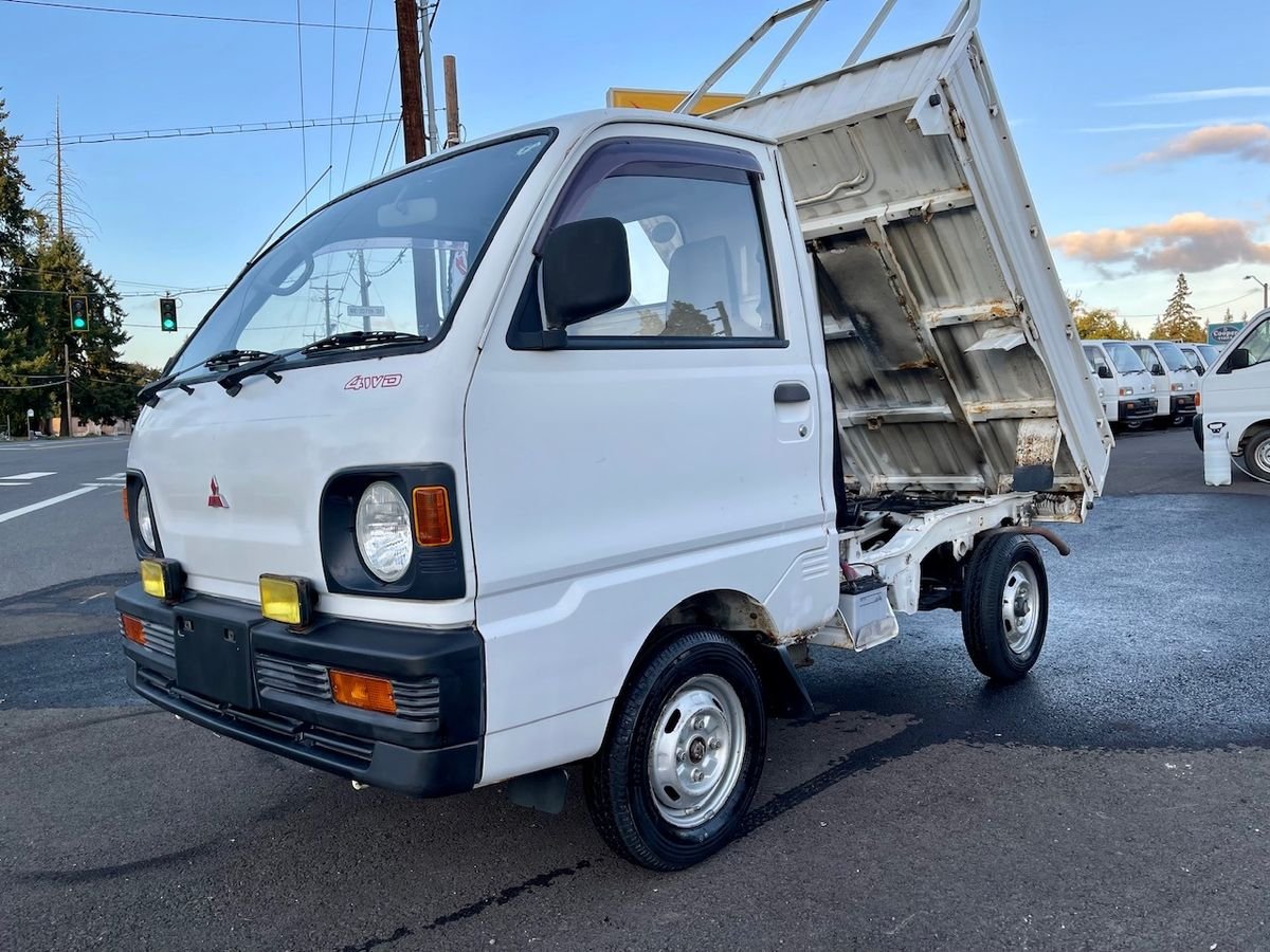 1991 Mitsubishi Minicab JDM car for sale — photo 2 of 9