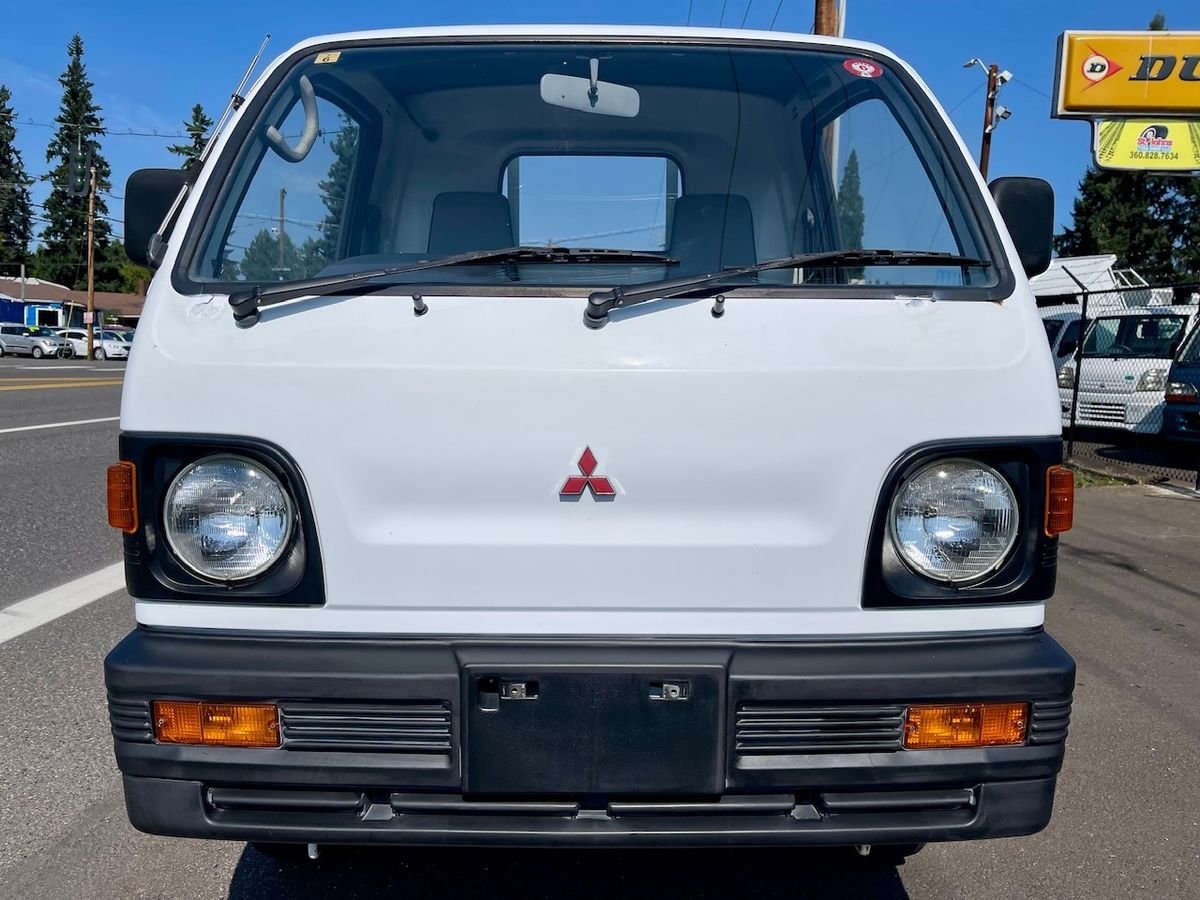 1992 Mitsubishi Minicab JDM car for sale — photo 4 of 9