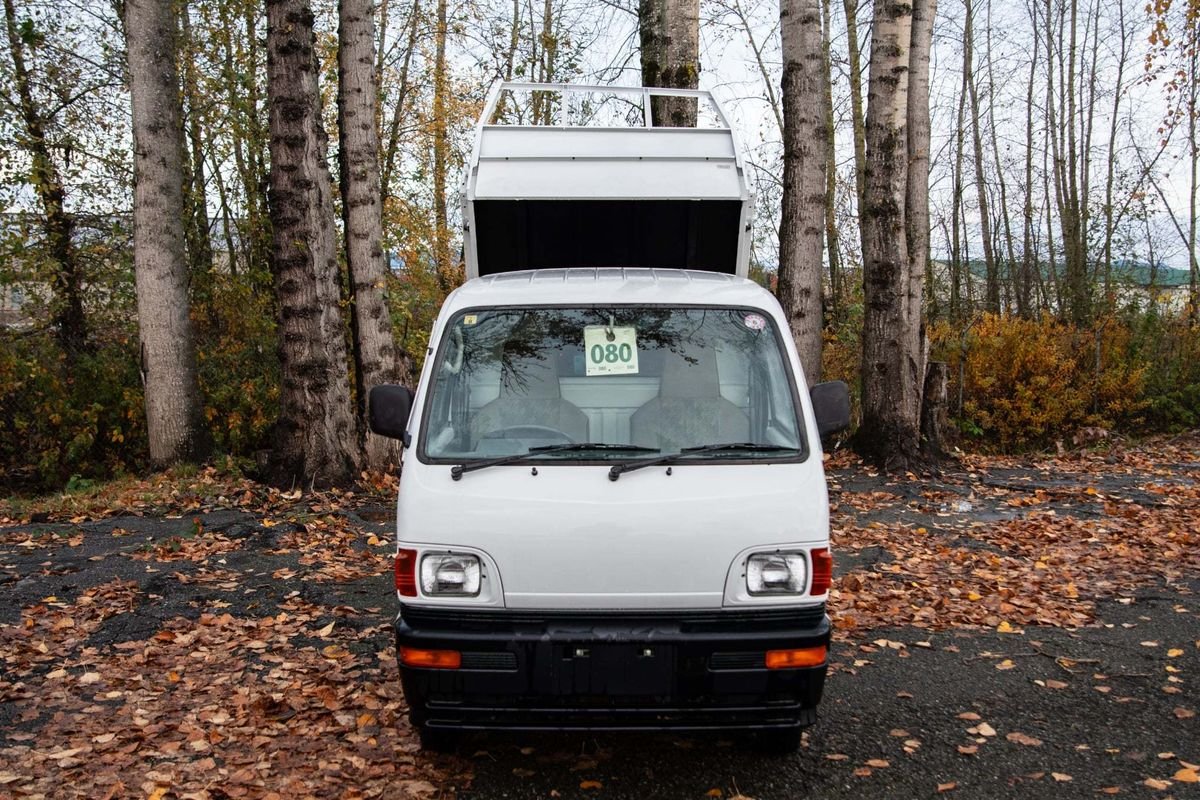 1997 Mitsubishi Minicab JDM car for sale — photo 2 of 9