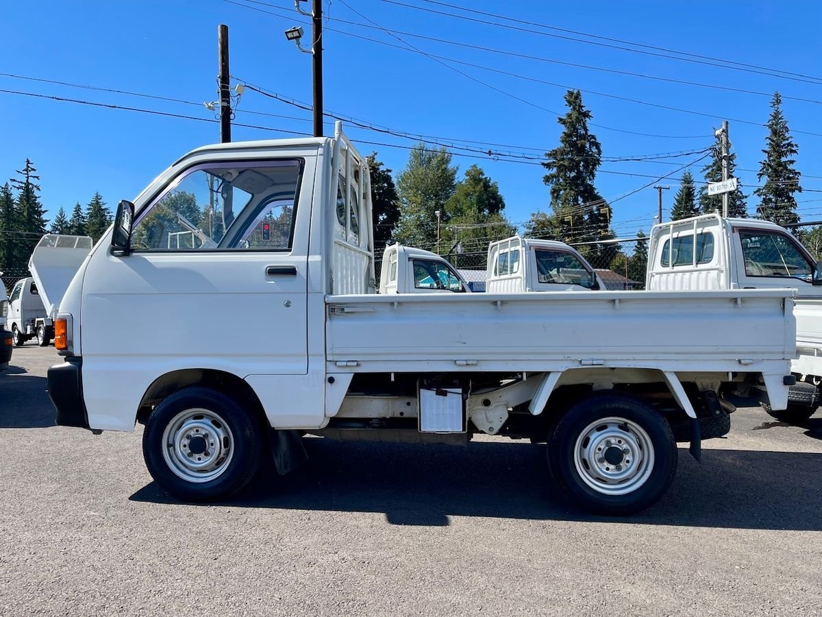 1993 Daihatsu Hijet JDM car for sale — photo 3 of 9